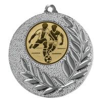 Thumbnail for Silberne Medaille mit dem Bild von zwei Fußballspielern und einem Ball in Gold, umgeben von einem Lorbeerkranz-Design, was sie zu einem hochwertigen Souvenir von Medaillen Berlin macht. 50 mm PK79184g-E25 – Exklusive Ehrung für jeden Anlass.