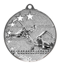 Thumbnail for Die Schwimmen Medaillen Halle 52 mm PK79224 zeigen zwei Schwimmer und Sterne, sind aus hochwertigem Material gefertigt und stellen ein exklusives Design unter den Medaillen dar.