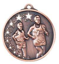 Thumbnail for Die Laufen Medaillen Braunschweig 45 mm PK79259 zeigen Reliefbilder von zwei Läufern und mehreren Sternen, sind aus hochwertigem Material gefertigt und präsentieren ein exklusives Design.