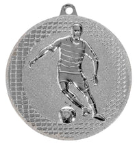 Thumbnail for Die Fußballspieler Medaillen Rostock 50 mm PK79335 sind eine aus hochwertigem Material gefertigte Silbermedaille mit einem eingravierten Bild eines dribbelnden Fußballspielers und einem exklusiven Design.